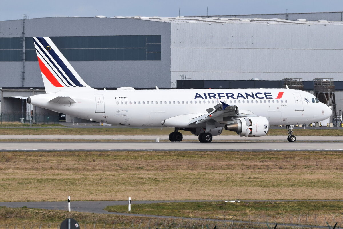 F-GKXU , Air France , Airbus A320-214 , Berlin-Brandenburg  Willy Brandt  , BER , 30.03.2022 , 