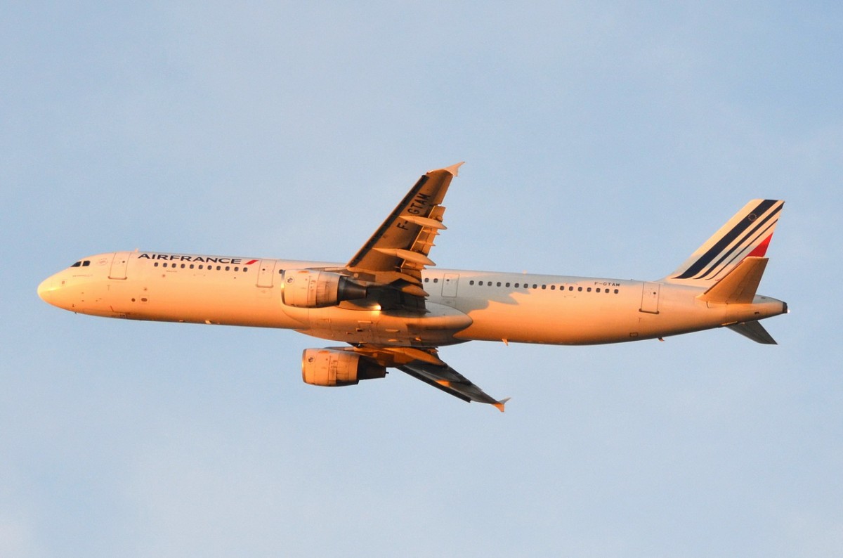F-GTAM Air France Airbus A321-212   in München am 05.12.2015 gestartet