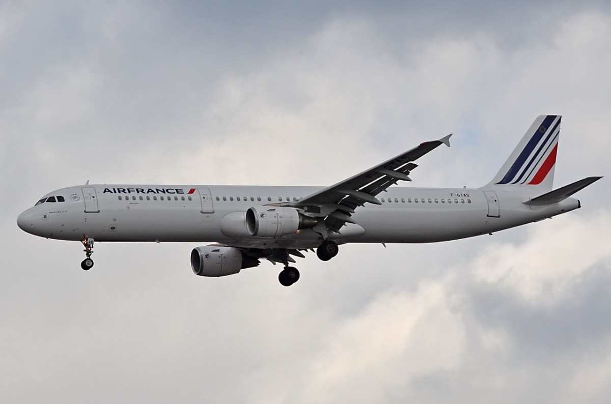 F-GTAS Air France Airbus A321-212   am 03.03.2015 in Tegel beim Anflug