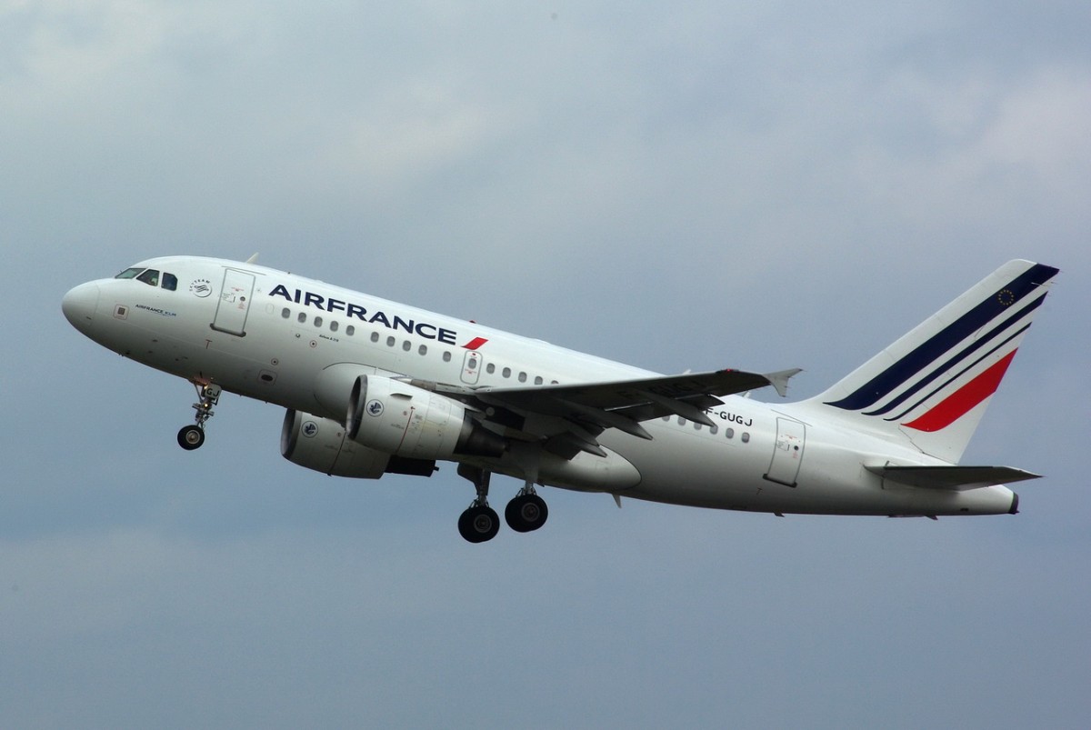 F-GUGJ Air France Airbus A318-111   gestartet am 08.07.2015 in Tegel