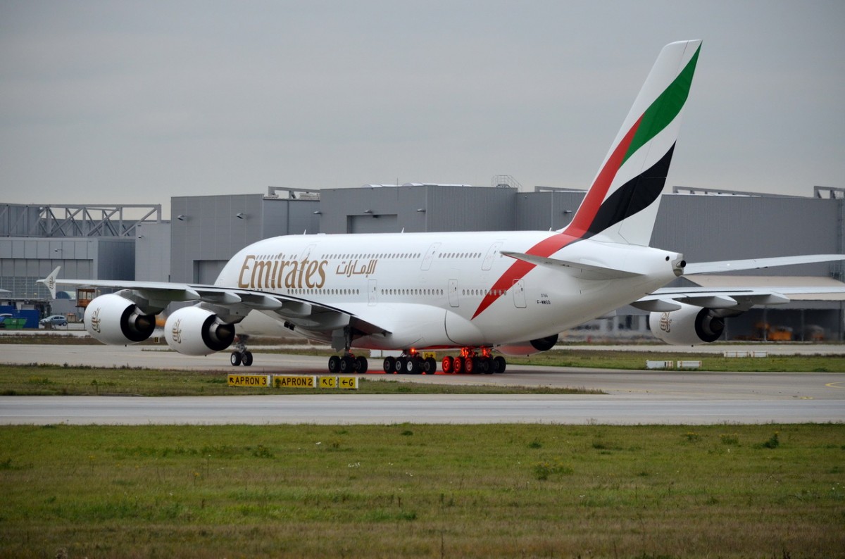 F-WWSO Emirates  Airbus A380-861   A6-EOB   (0164)  zum Hangar am 24.11.2014 in Finkenwerder