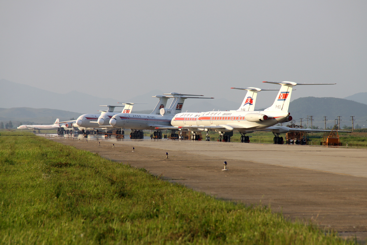 Fast die gesamte Air Koryo Flotte am Heimatflughafen FNJ / ZKPY / Pyongyang am 30.08.2014