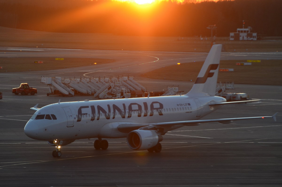 Finnair Airbus A320 OH-LXF am Airport Hamburg Helmut Schmidt aufgenommen aufgenommen am 20.03.18