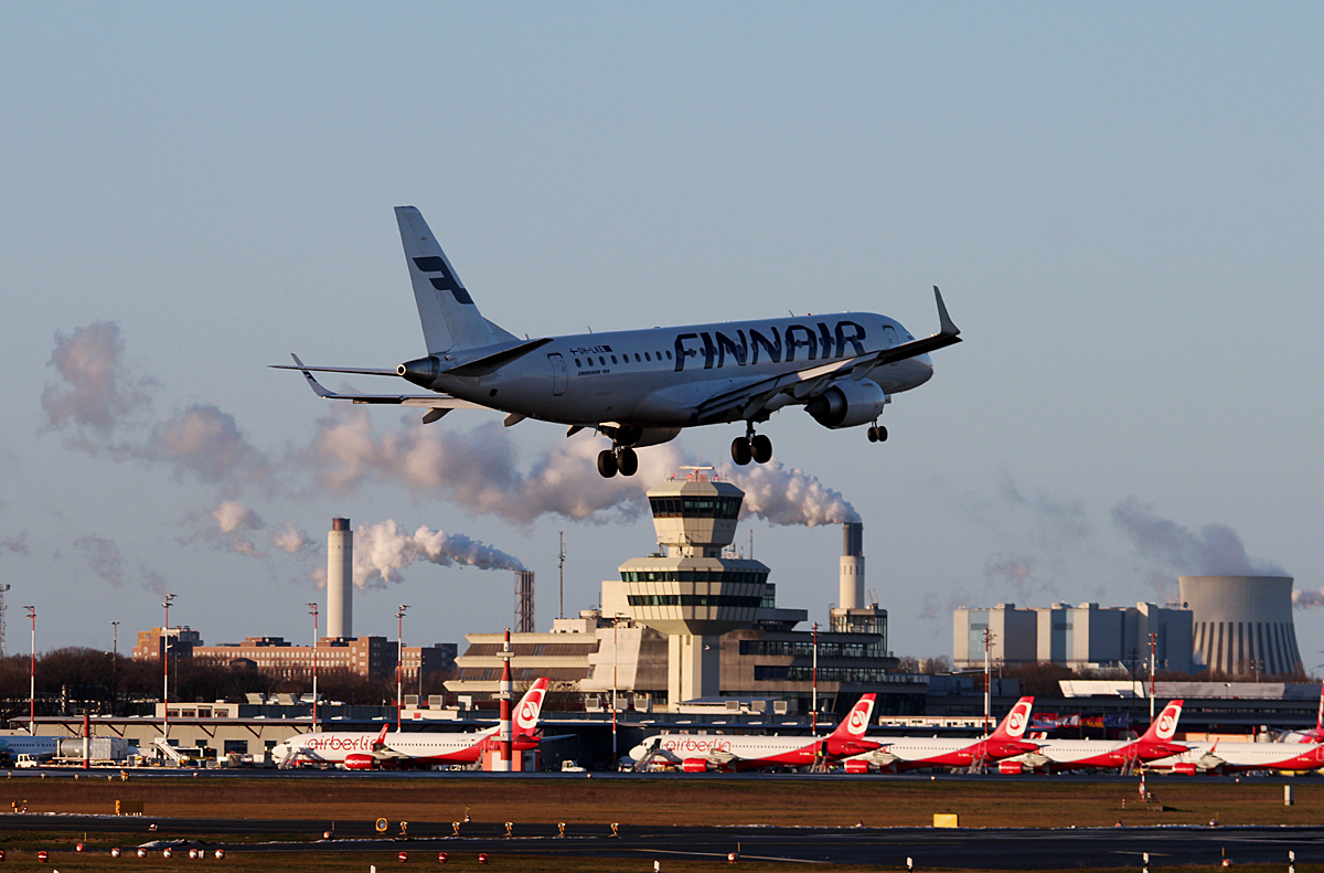 Finnair ERJ-190-100LR OH-LKE bei der Landung in Berlin-Tegel am 08.02.2015