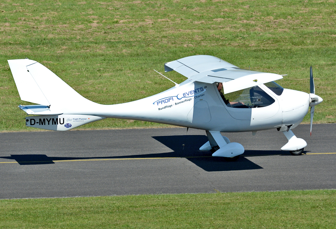 Flight Design CT D-MYMU auf dem Rollweg in Bonn-Hangelar - 17.08.2016