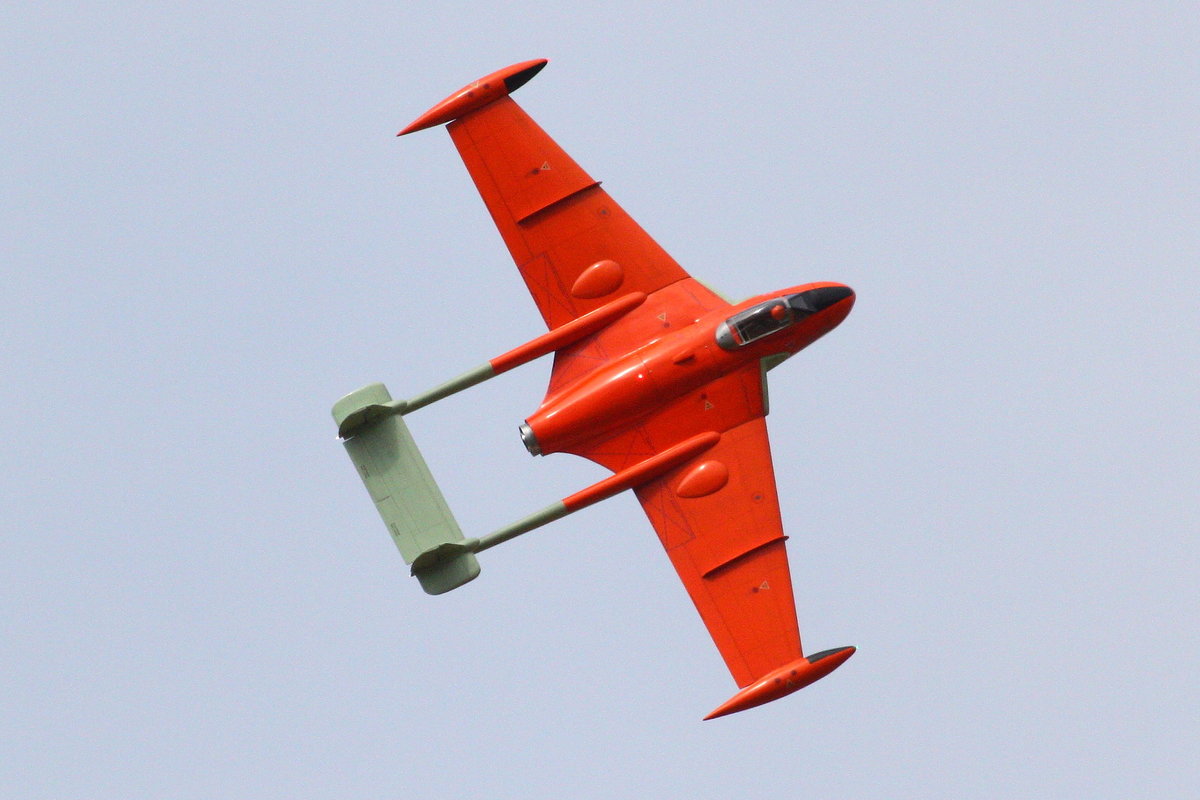 Flugmodell de Havilland Venom bei der JetPower-Messe 2016 auf dem Flugplatz Bengener Heide in Bad Neuenahr-Ahrweiler. Aufnahmedatum: 17.09.2016