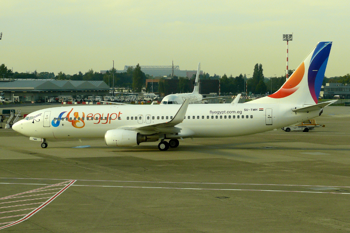 Flyegypt SU-TMH rollt zum Gate in Düsseldorf 4.10.2015