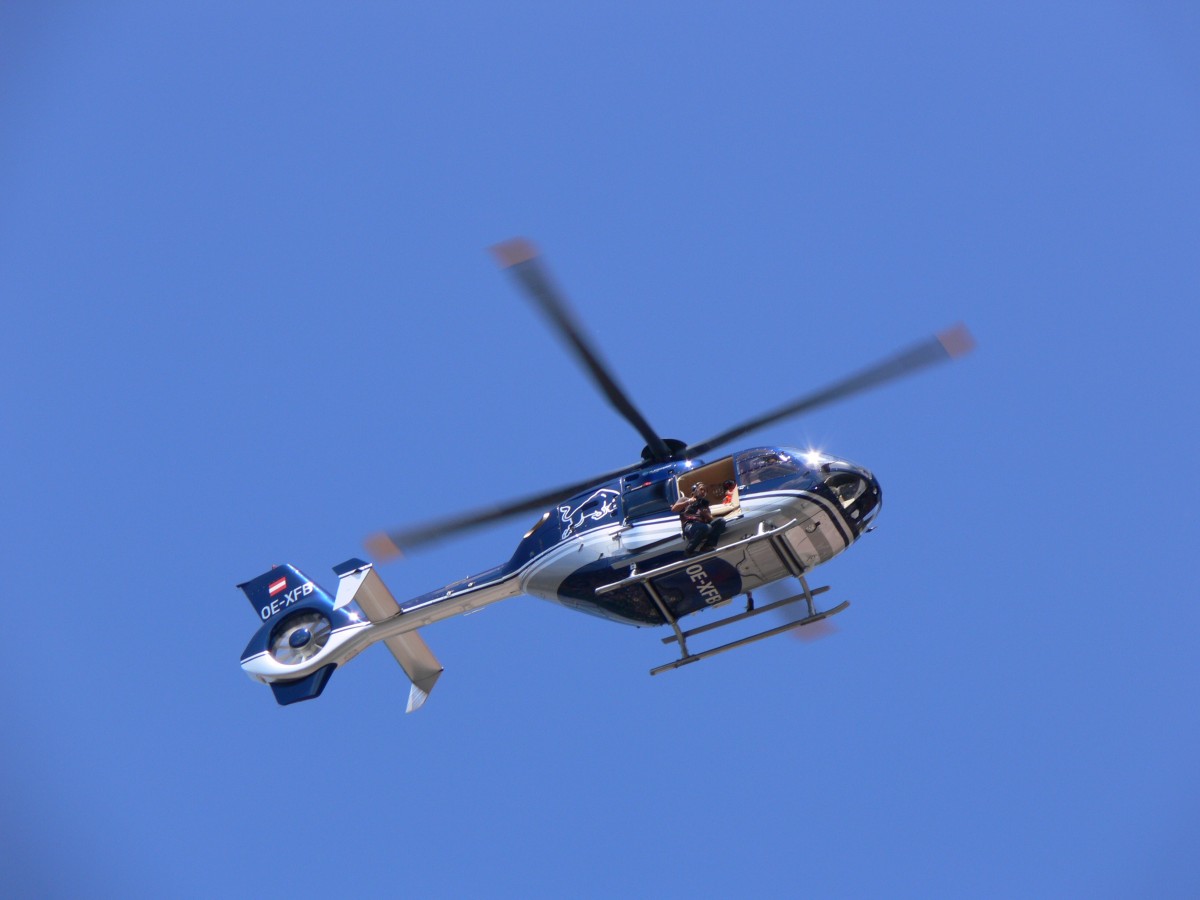 Flyings Bulls EC 135 ber Heppenheim beim Vettels Home Run am 18.07.2010. 