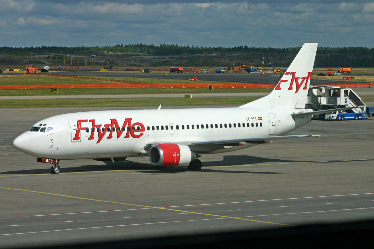 FlyMe, SE-RCS, Boeing 737-3Q8, msn: 24299/1598, 28.Juli 2005, HEL Helsinki, Finnland.

