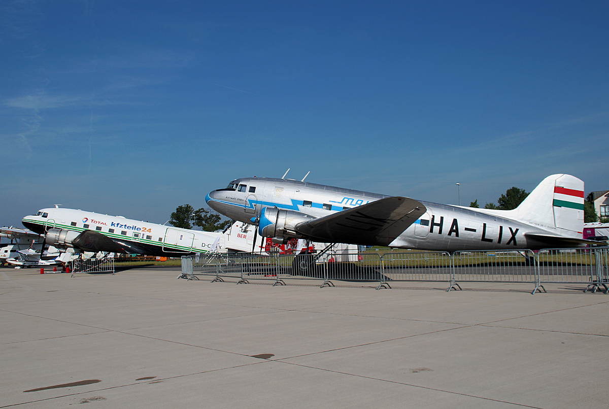 Frderverein Rosinenbommber, DC-3, D-CXXX/Goldtimer Foundation Lisunov Li-2, HA-LIX, SXF, 03.06.2016, ILA 2016