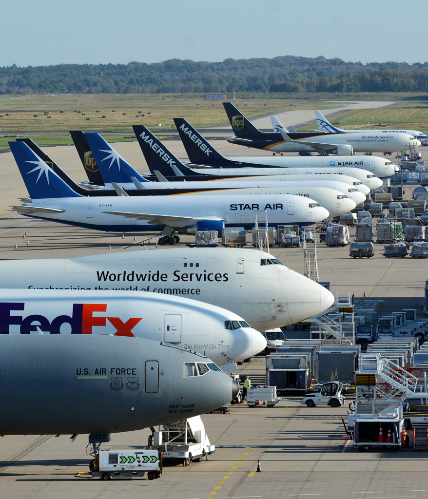 Frachterlinie am Flughafen Köln-Bonn mit MDD KC-10 USAF, Boeing 747 und 767 - 19.10.2014