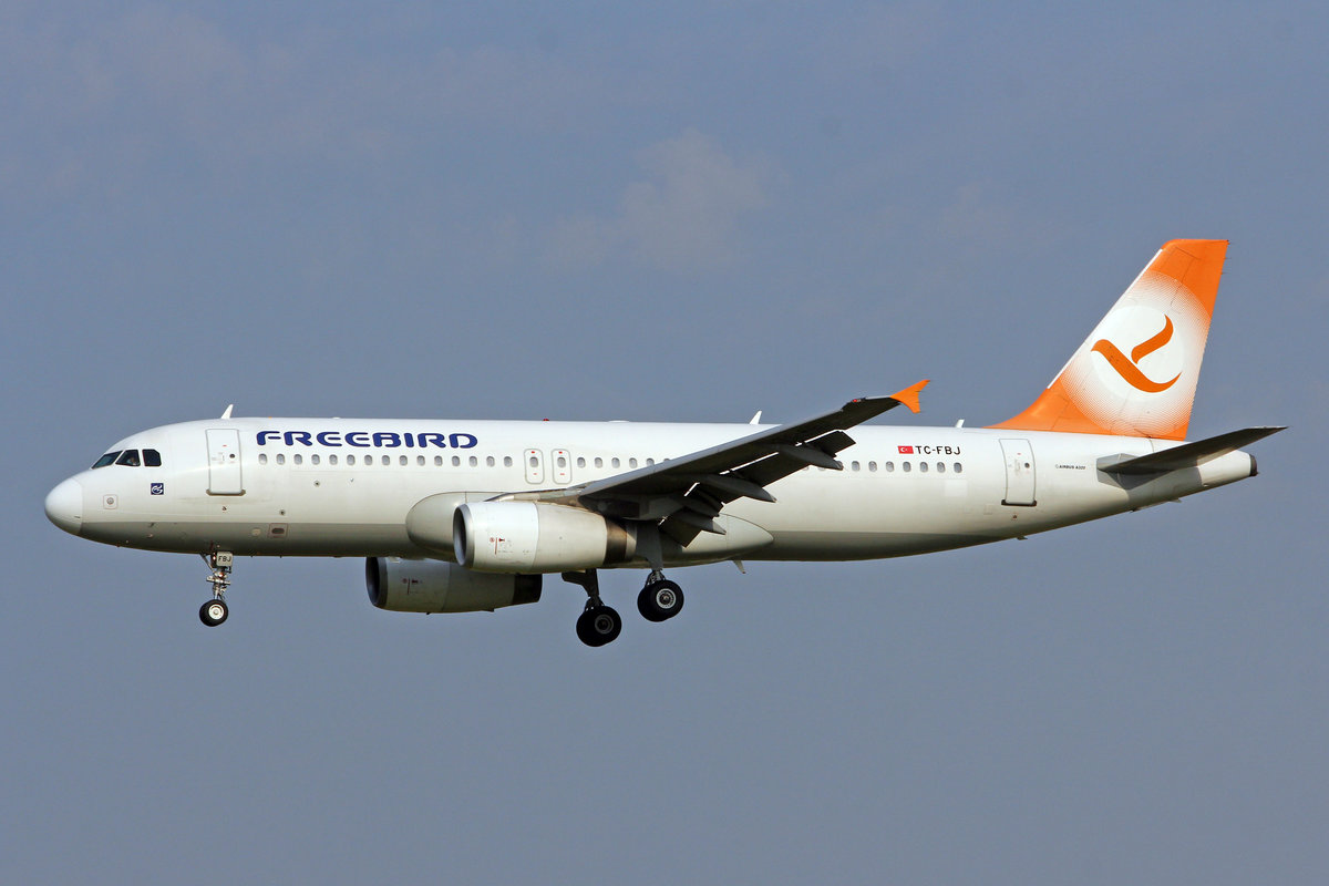 FreeBird Airlines, TC-FBJ, Airbus A320-232, msn: 580, 04.Juli 2015, AMS Amsterdam,  Netherlands.