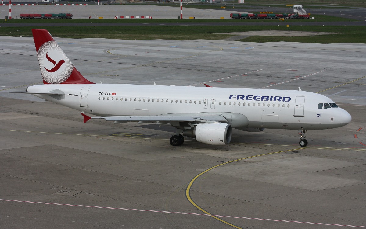 Freebird,TC-FHB,(c/n 3025),Airbus A320-214,11.04.2015,DUS-EDDL,Düsseldorf,Germany