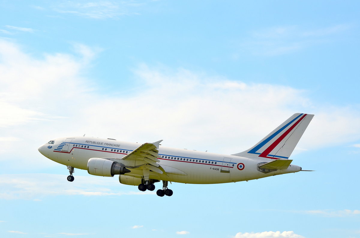 French Air Force Airbus A310 F-RADB vor der Landung in Hamburg Fuhlsbüttel am 06.07.17 anlässlich des G20-Gipfels.