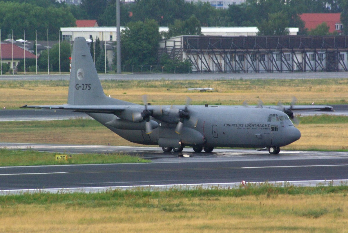 G-275 Royal Netherlands Air Force Lockheed C-130H-30 Hercules (L-382)   in Tegel zum Start am 08.07.2015