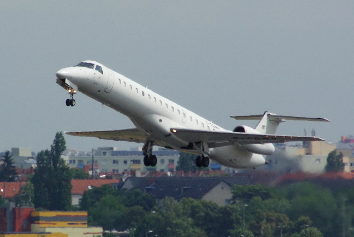 G-CGWV Eastern Airways Embraer ERJ-145MP   gestartet in Tegel am 08.07.2015
