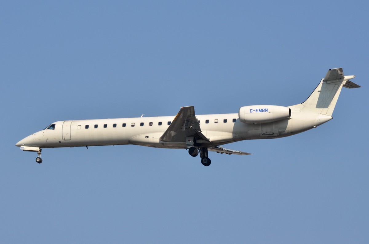 G-EMBN bmi Regional Embraer ERJ-145EP   in Tegel beim Anflug am 20.03.2015