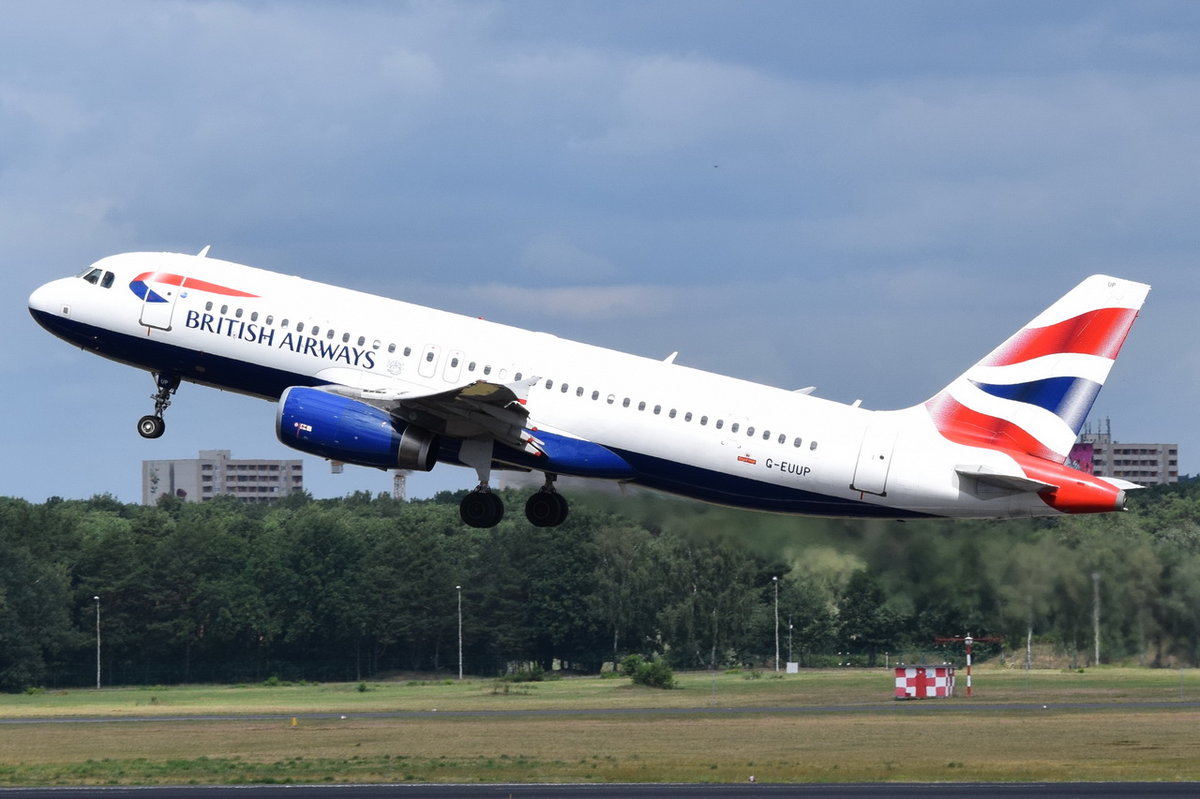 G-EUUP British Airways Airbus A320-232  in Tegel am 07.07.2016 gestartet