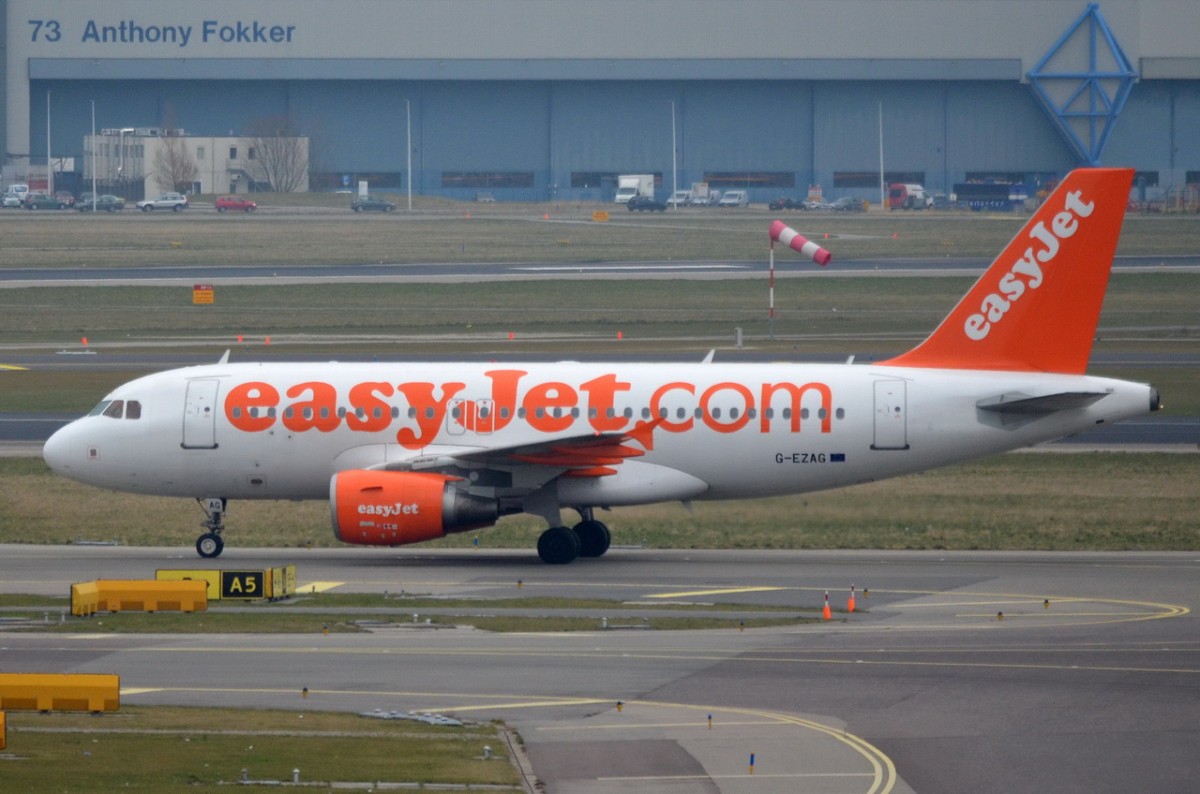 G-EZAG easyJet Airbus A319-111  gelandet in Amsterdam am 15.03.2015