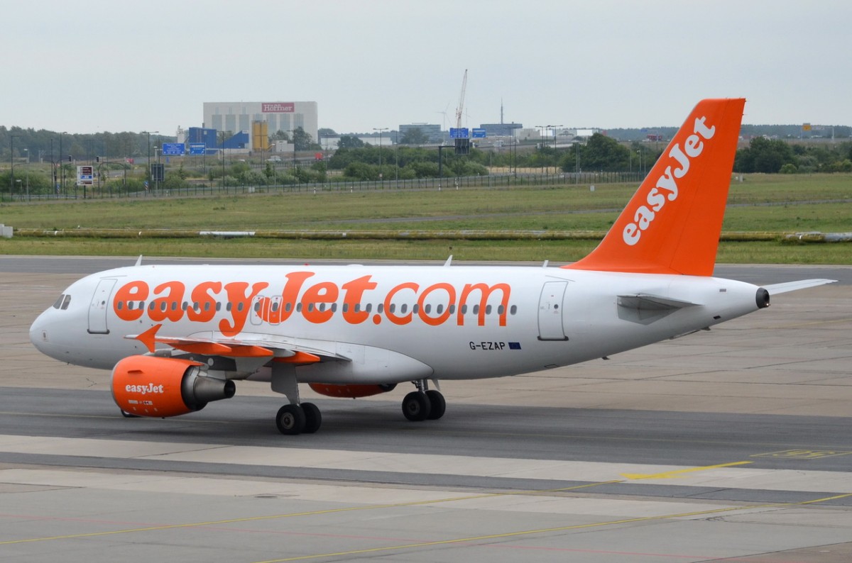 G-EZAP easyJet Airbus A319-111   gelandet in Schönefeld am 19.06.2014