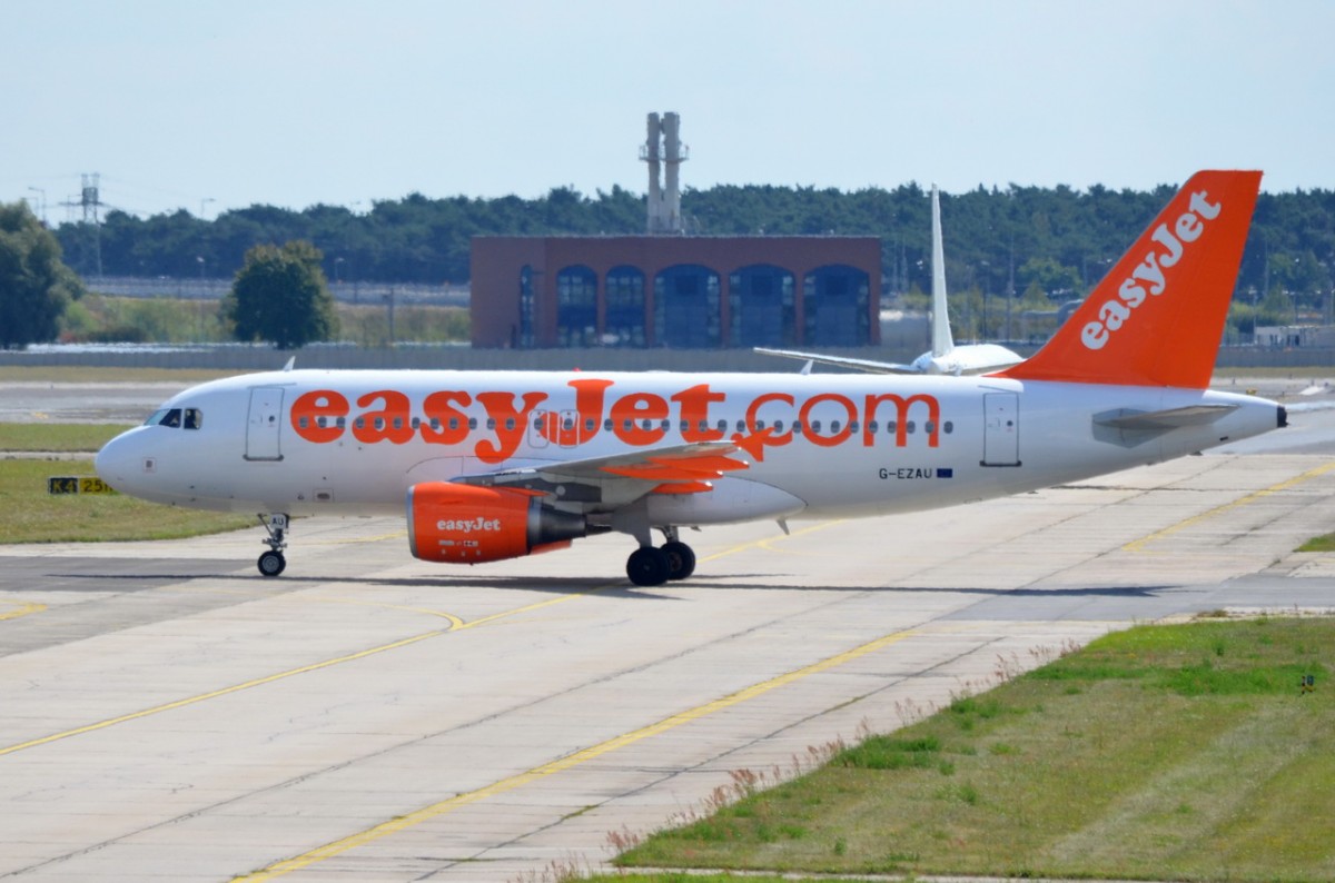 G-EZAU  easyJet Airbus A319-111  in Schönefeld gelandet am 28.08.2014