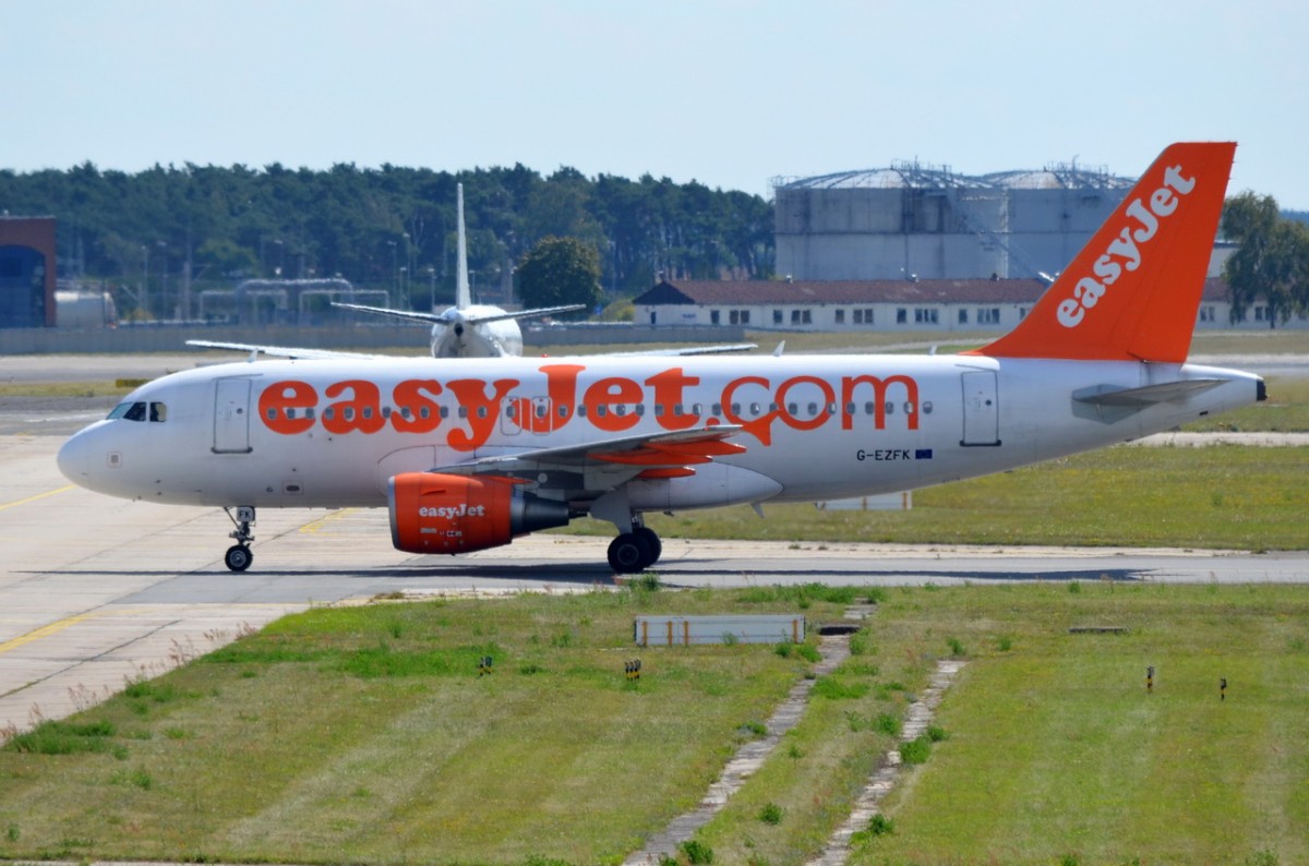 G-EZFK easyJet Airbus A319-111    gelandet in Schönefeld am 28.08.2014