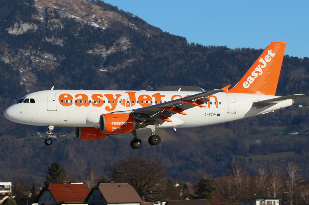 G-EZIP, Airbus 319, easyjet, Anflug in Salzburg, 10.1.2015