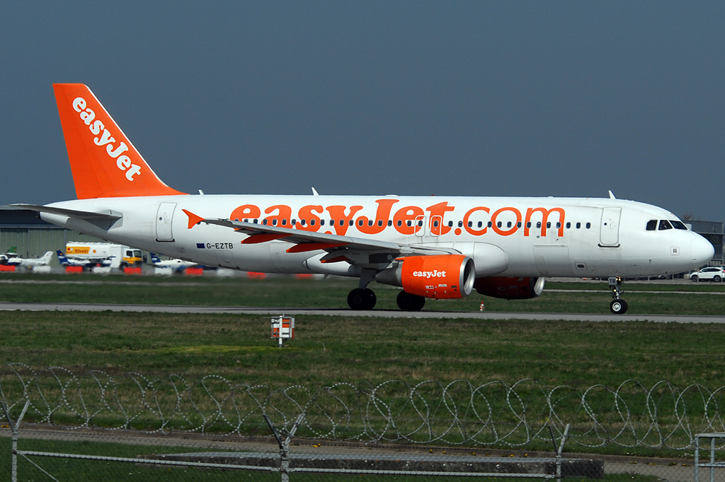 G-EZTB Airbus A320-214 11.04.2016