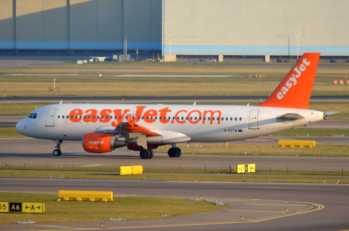 G-EZTM easyJet Airbus A320-214  gelandet am 13.03.2015 in Amsterdam