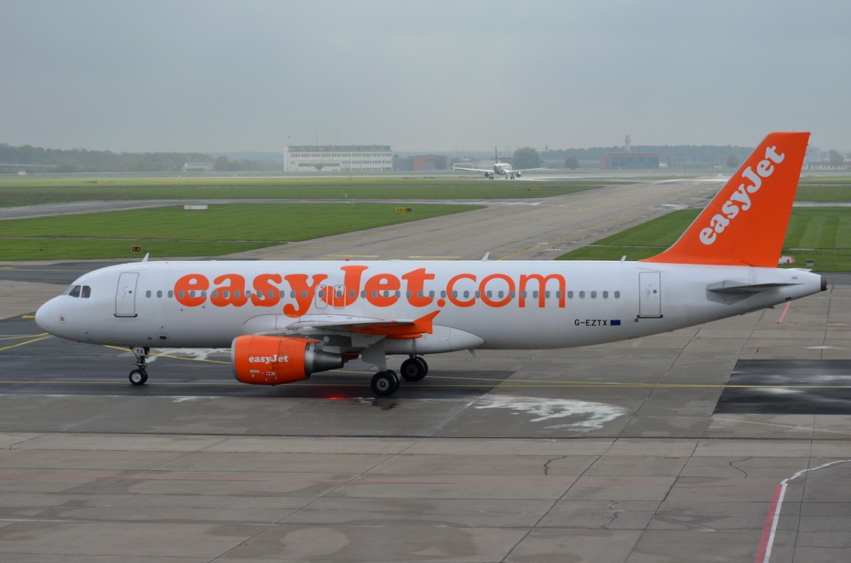 G-EZTX easyJet Airbus A320-214    in Schönefeld am 17.10.2014 gelandet