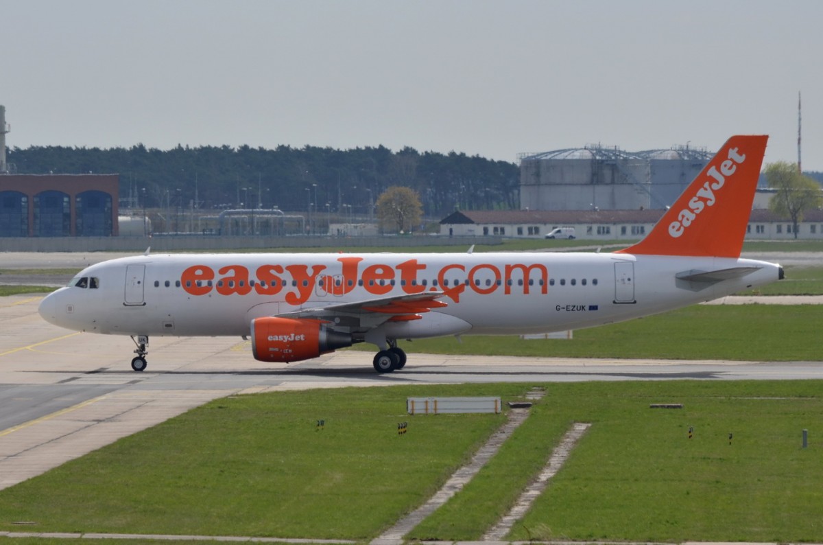 G-EZUK easyJet Airbus A320-214  gelandet am 14.04.2015 in Schönefeld