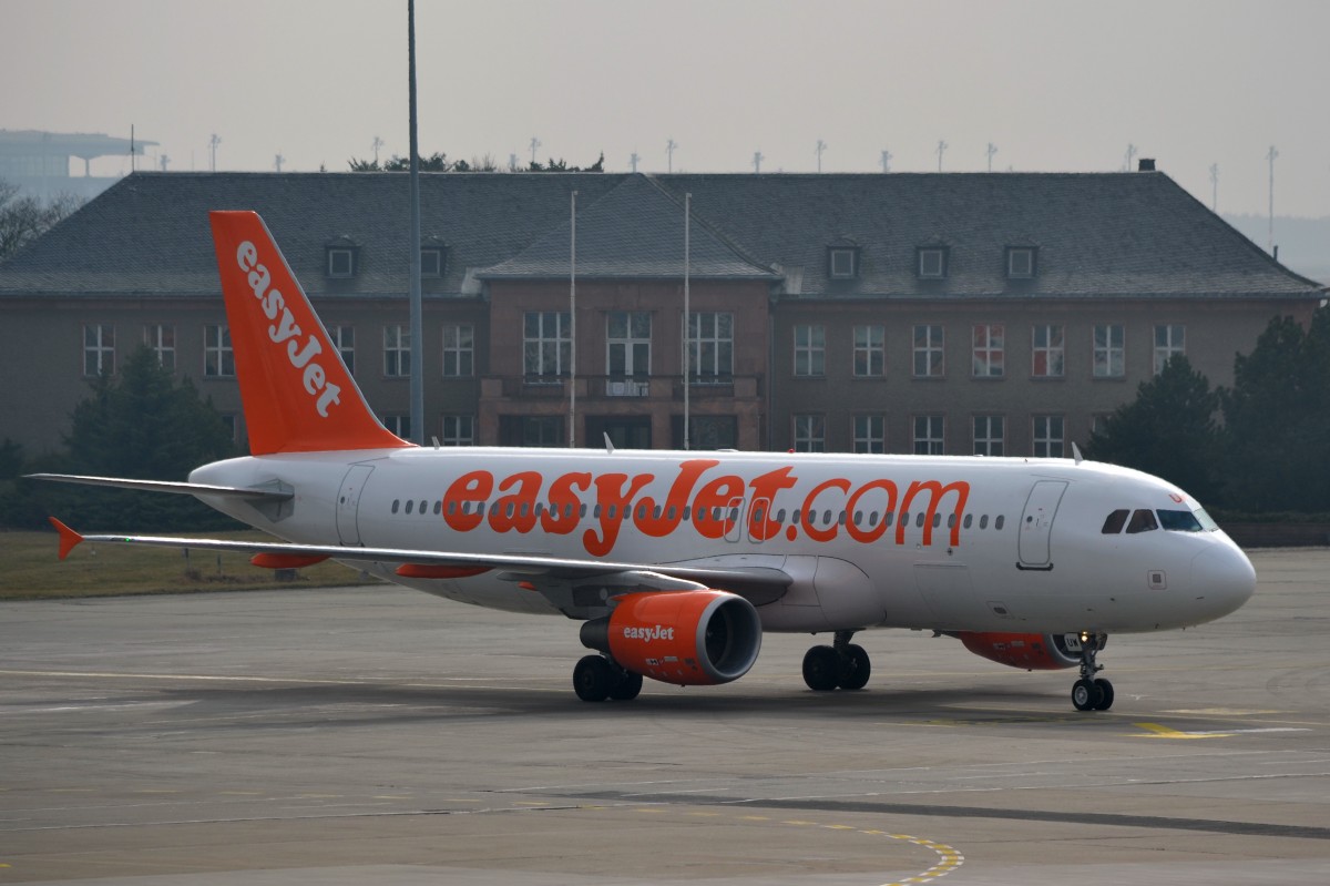 G-EZUW easyJet Airbus A320-214   06.03.2014  Berlin-Schönefeld