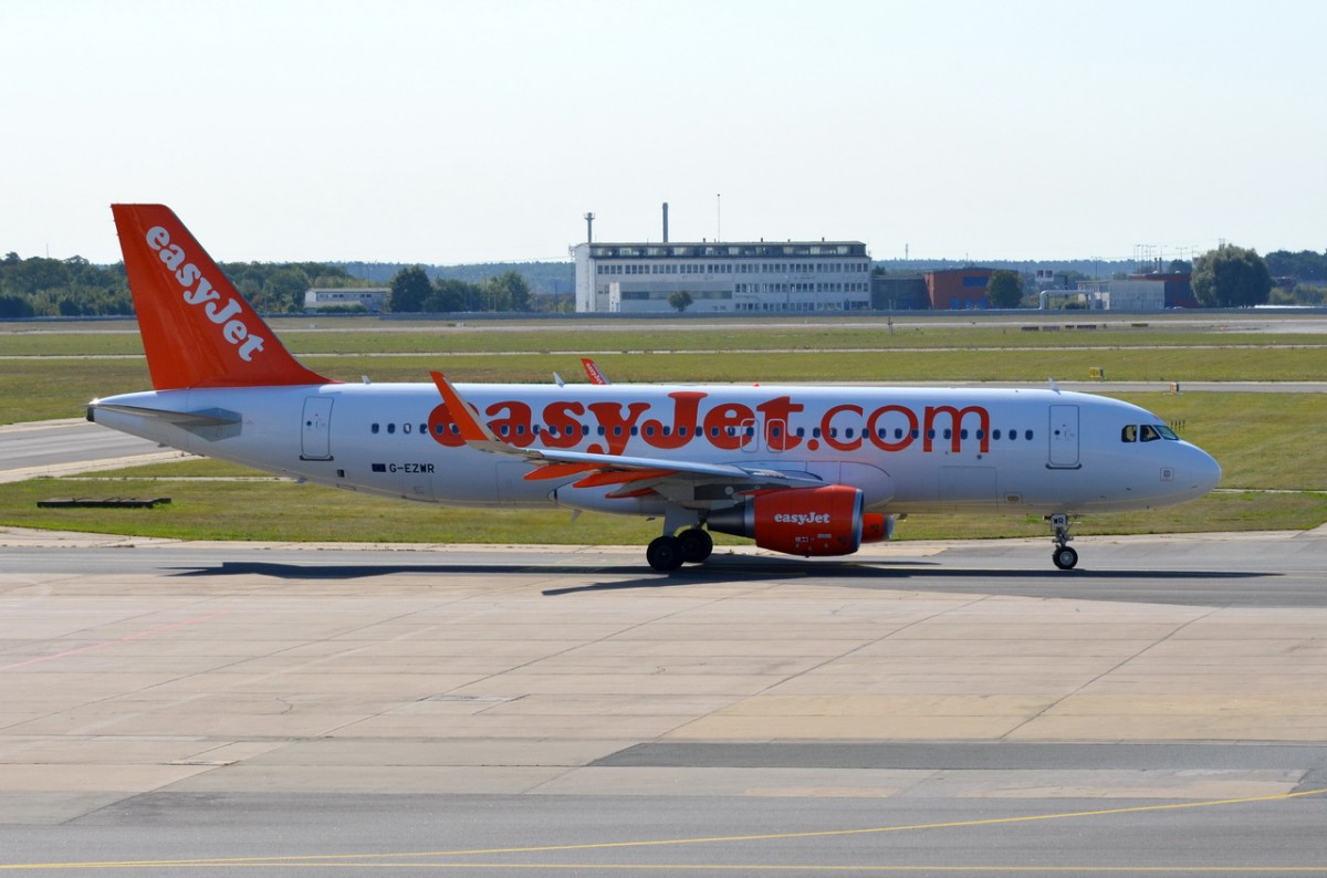 G-EZWR easyJet Airbus A320-214 (WL)   am 28.08.2014 zum Start in Schönefeld