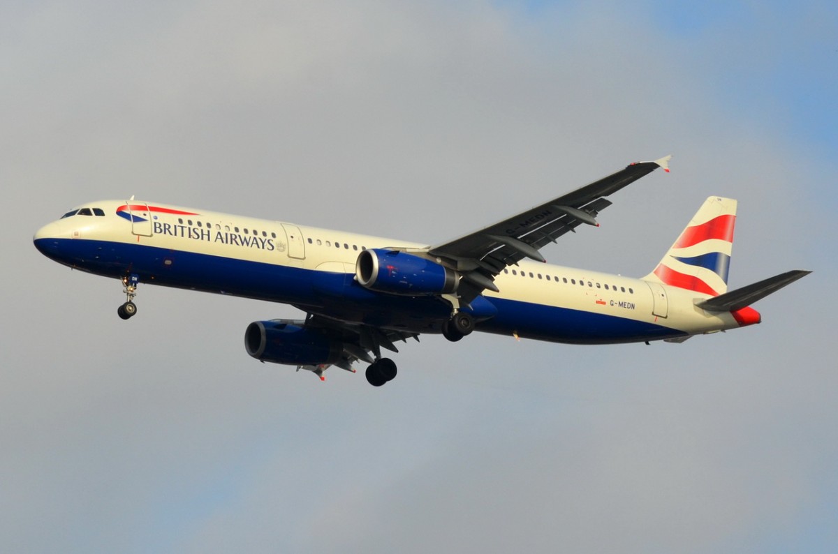 G-MEDN British Airways Airbus A321-231  in Tegel am 21.11.2014 beim Landeanflug