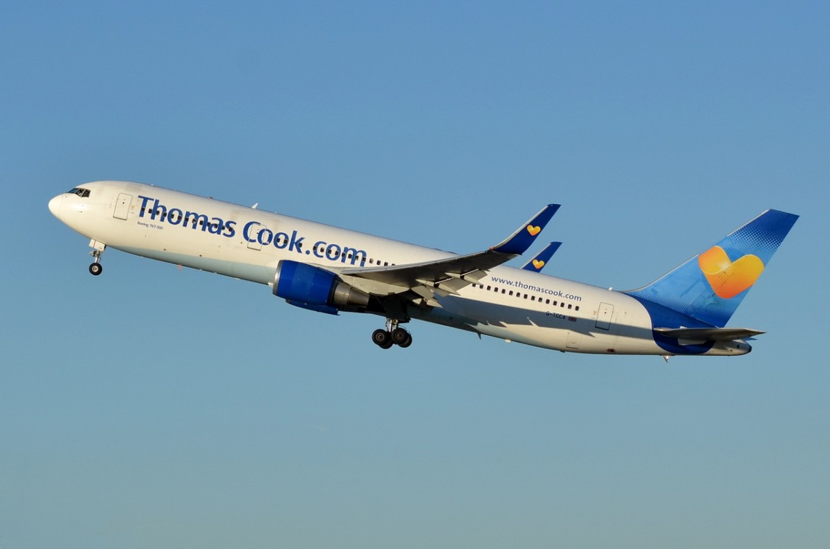 G-TCCA Thomas Cook Airlines Boeing 767-31K(ER)(WL)  am 07.12.2015 in München gestartet