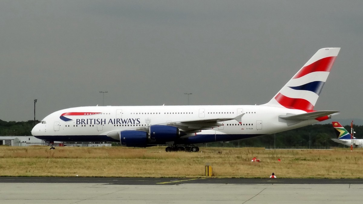G-XLEA British Airways Airbus A380-841     08.08.2013

Flughafen Frankfurt , whrend einer Flughafentour aus dem Bus