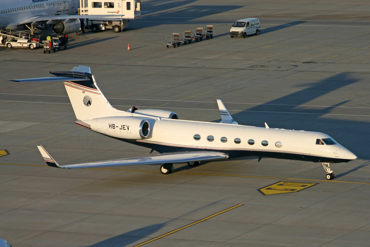 G5 Executive, HB-JEV, Gulfstream G550, msn: 5040, 10.Juni 2006, ZRH Zürich, Switzerland.