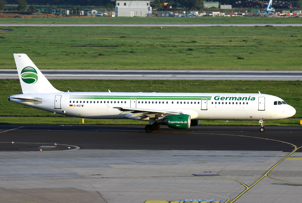 Germania A-321 D-ASTW auf dem Taxiway zur 23L in DUS / EDDL / Düsseldorf am 20.08.2014