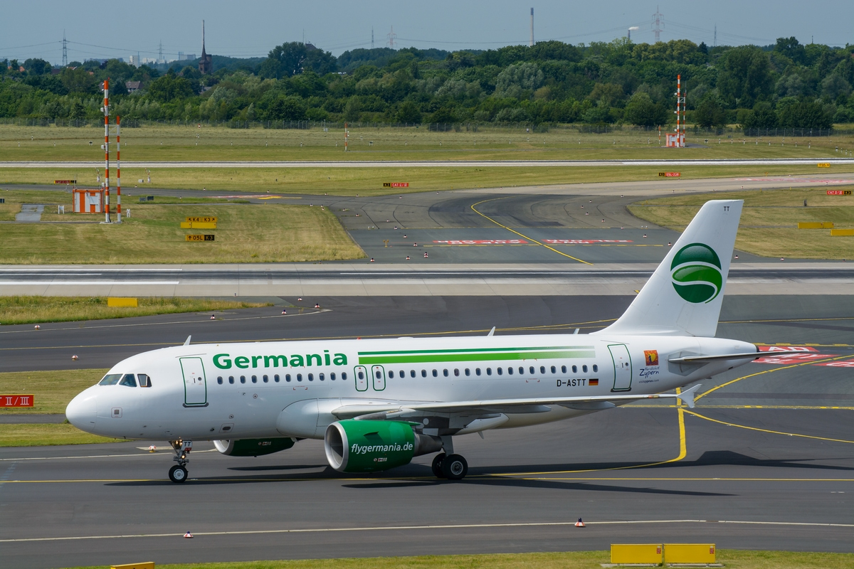 Germania Airbus A319-100 D-ASTT  Herzlichst Zypern Sticker  am 11.06.2017 in Düsseldorf.