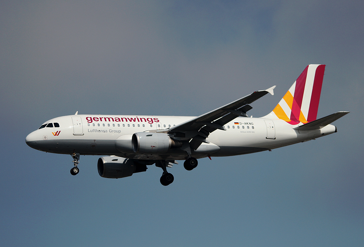 Germanwings A 319-112 D-AKNG bei der Landung in Berlin-Tegel am 12.04.2014