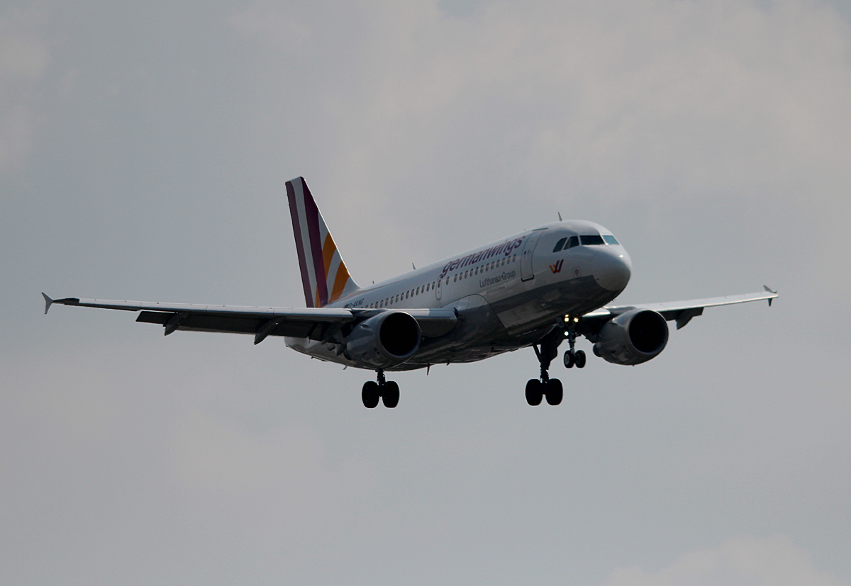 Germanwings A 319-112 D-AKNG bei der Landung in Berlin-Tegel am 08.08.2014
