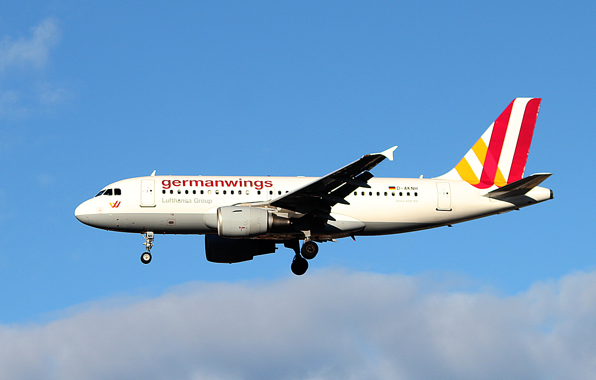 Germanwings A 319-112 D-AKNH bei der Landung in Berlin-Tegel am 11.01.2014