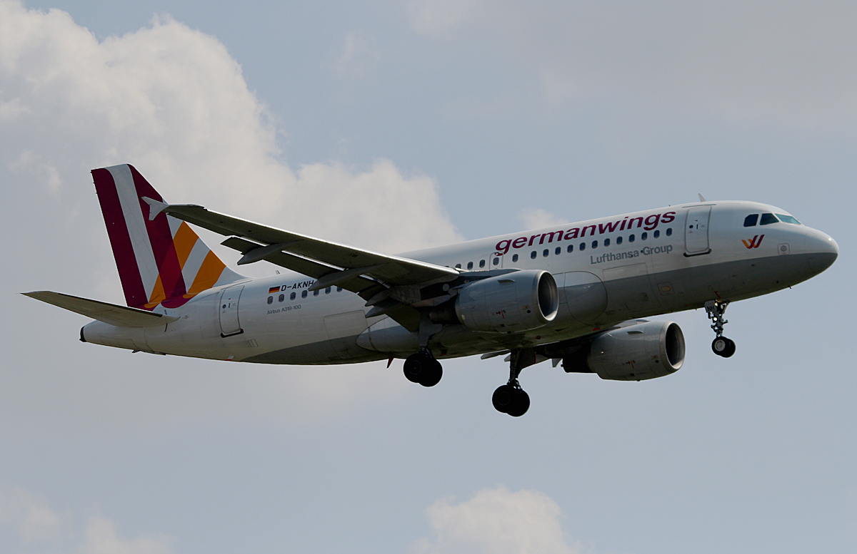 Germanwings A 319-112 D-AKNH bei der Landung in Berlin-Tegel am 08.08.2014