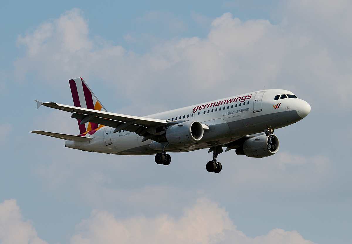 Germanwings A 319-112 D-AKNK bei der Landung in Berlin-Tegel am 08.08.2014