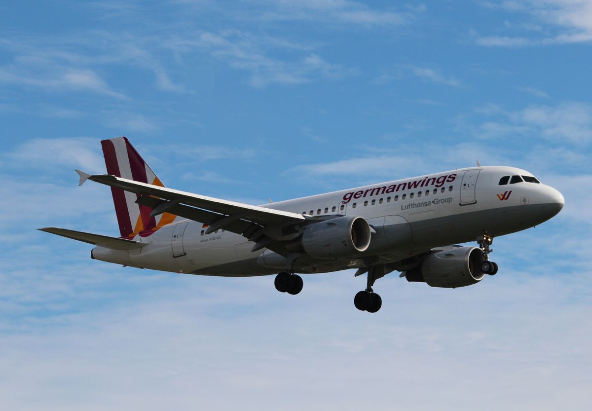 Germanwings A 319-112 D-AKNM bei der Landung in Berlin-Tegel am 04.09.2013