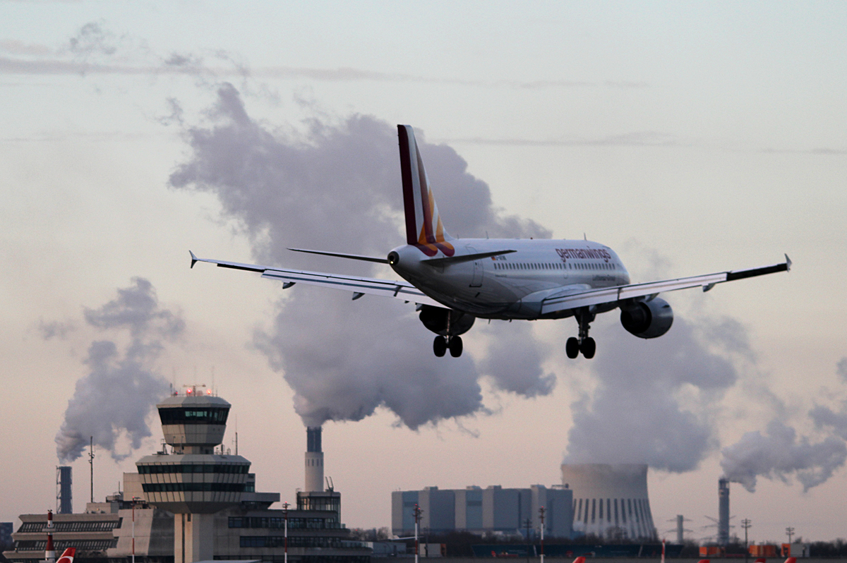 Germanwings A 319-112 D-AKNM bei der Landung in Berlin-Tegel am 11.01.2014