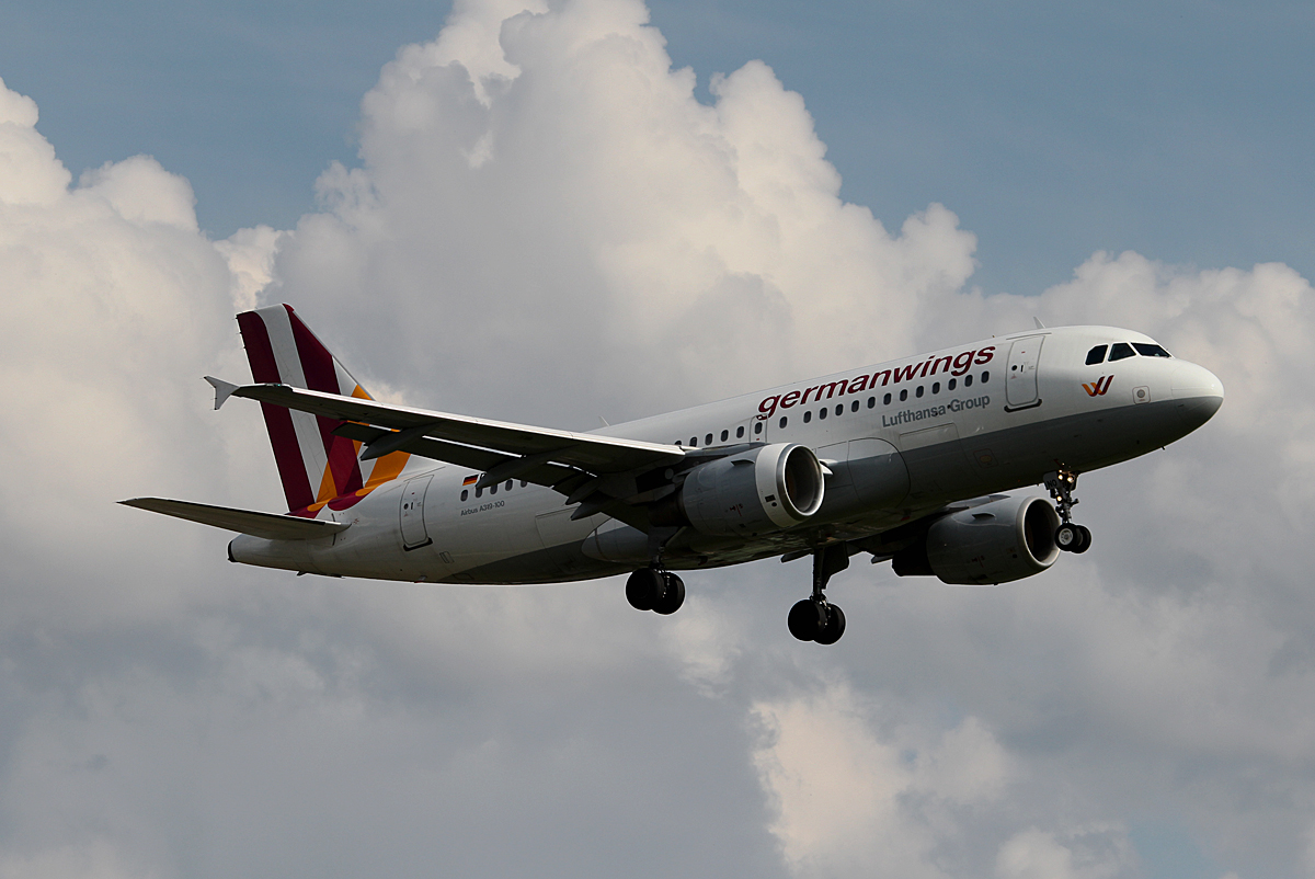 Germanwings A 319-112 D-AKNO bei der Landung in Berlin-Tegel am 09.05.2014