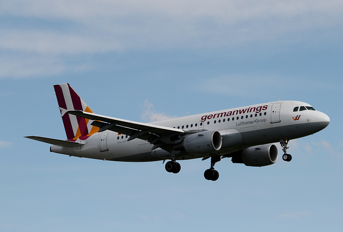 Germanwings A 319-112 D-AKNO bei der Landung in Berlin-Tegel am 09.05.2014