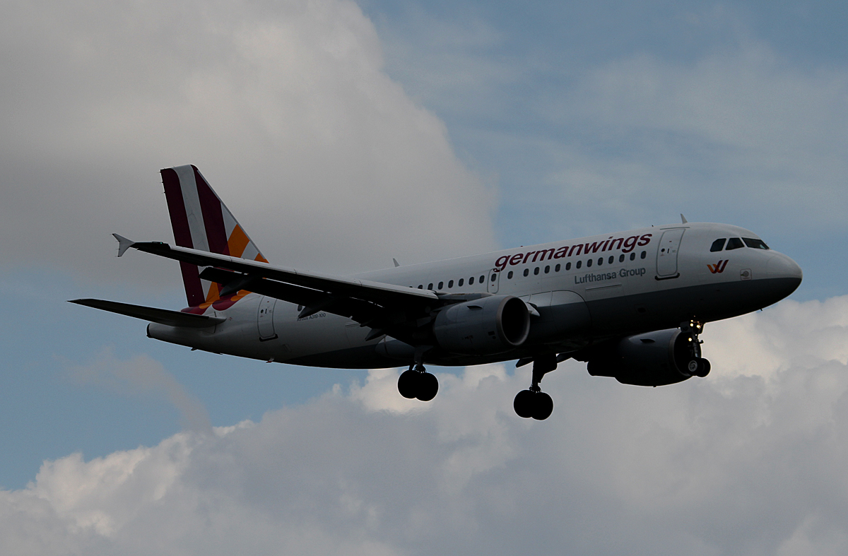 Germanwings A 319-112 D-AKNP bei der Landung in Berlin-Tegel am 09.05.2014