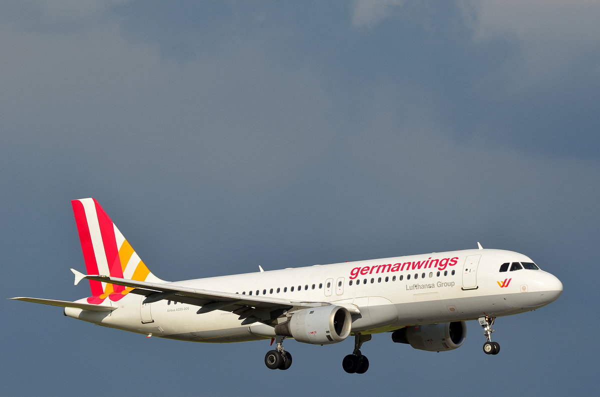Germanwings Airbus A320-200 D-AIQF vor der Landung in Hamburg Fuhlsbüttel am 02.10.16